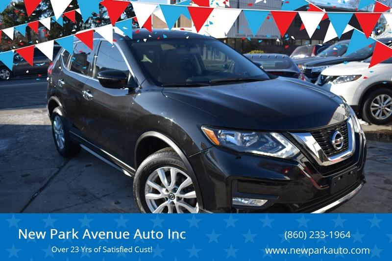 The 2017 Nissan Rogue SV AWD 4dr Crossover