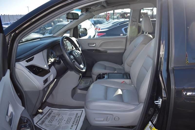 2016 Toyota Sienna XLE 7 Passenger Auto Access Se photo