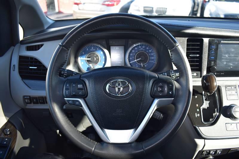 2016 Toyota Sienna XLE 7 Passenger Auto Access Se photo