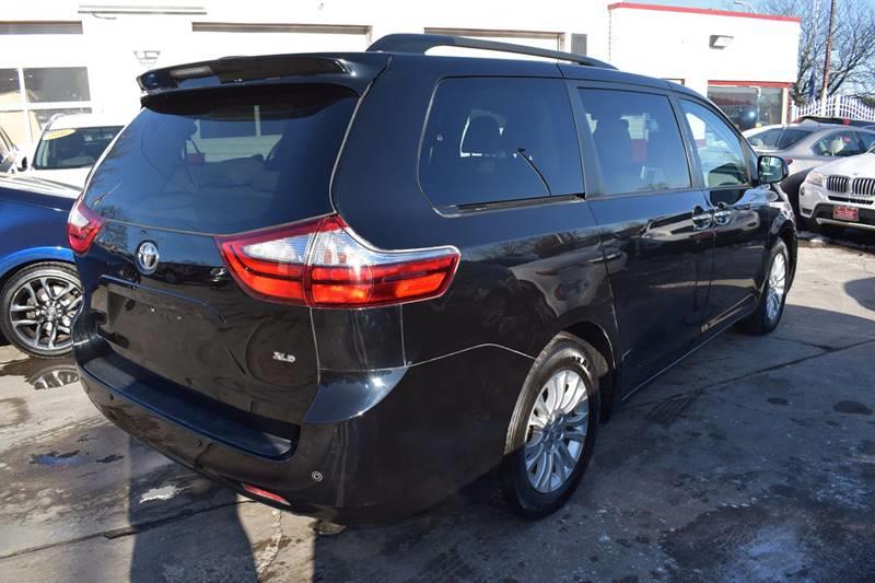 2016 Toyota Sienna XLE 7 Passenger Auto Access Se photo