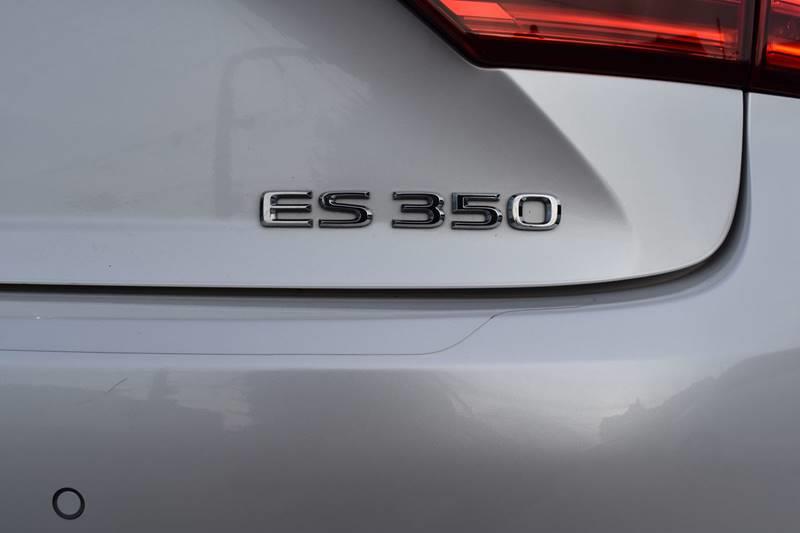 2017 Lexus ES 350 photo