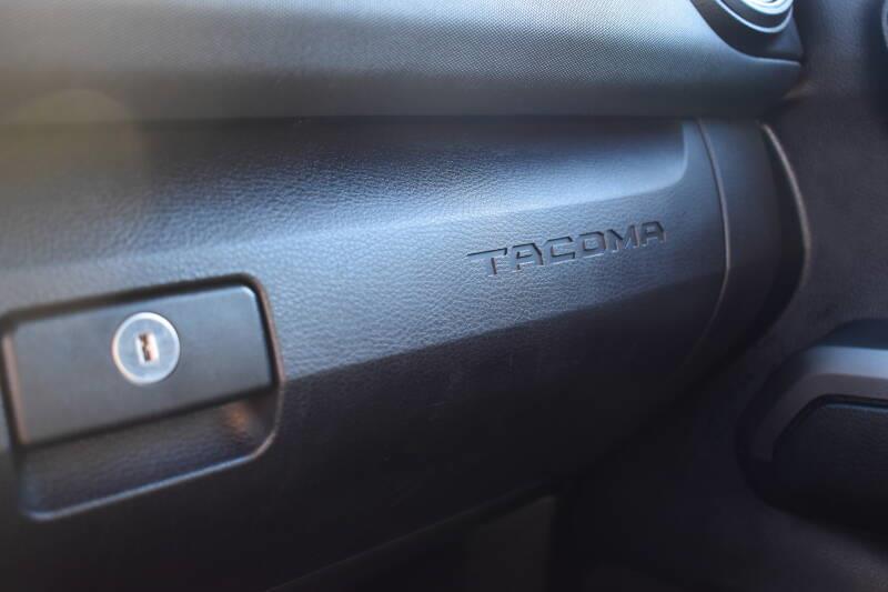 2016 Toyota Tacoma TRD Sport 4x4 4dr Double Cab 6 photo