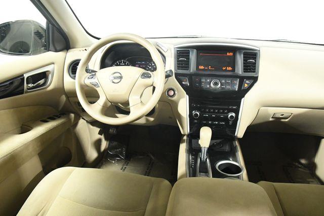 2014 Nissan Pathfinder S photo