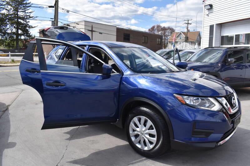 2017 Nissan Rogue S AWD 4dr Crossover (midyear r photo