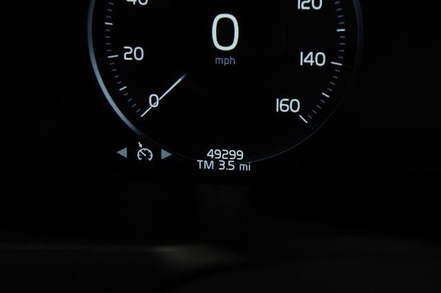 2017 Volvo XC90 Momentum photo