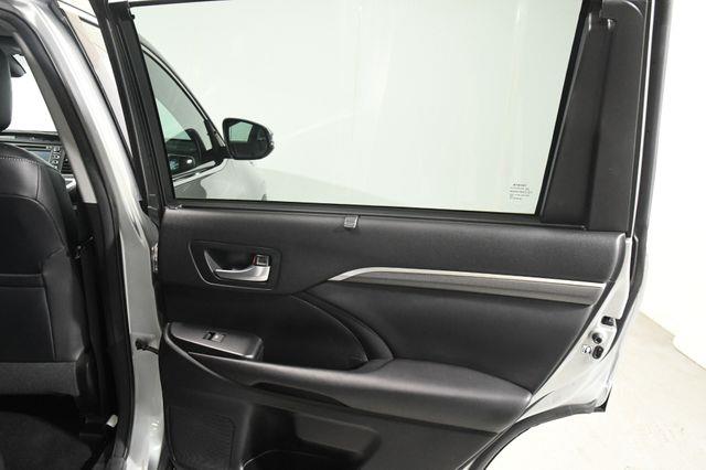 2017 Toyota Highlander SE w/ Nav/ Blind Spot/ Safety  photo