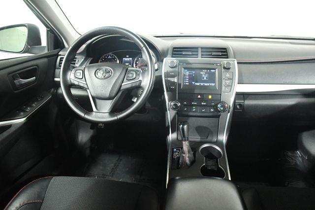 2017 Toyota Camry SE photo