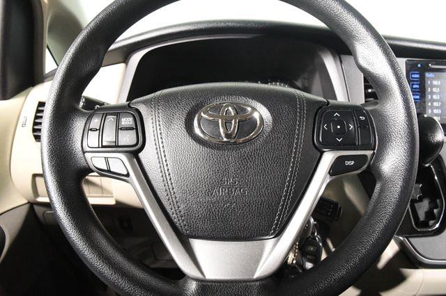 2016 Toyota Sienna LE AWD photo