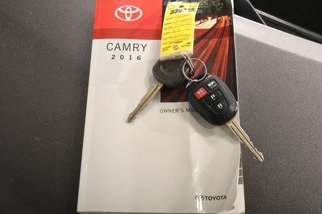 2016 Toyota Camry SE photo