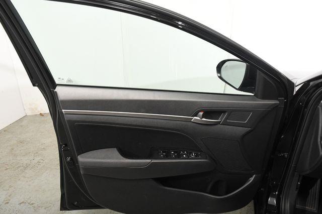2020 Hyundai Elantra SEL w/ Blind Spot Safety Tech photo