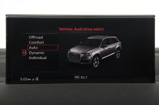 The 2017 Audi Q7 Premium Plus w/ Virtual Cockpi
