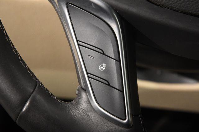 The 2017 Cadillac XT5 Luxury AWD w/Apple Carplay/ Sa