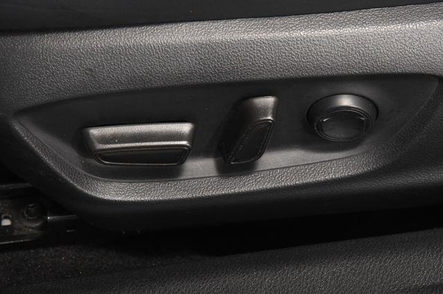 2019 Toyota Avalon XLE w/ Nav/ Blind Spot/ Safety photo