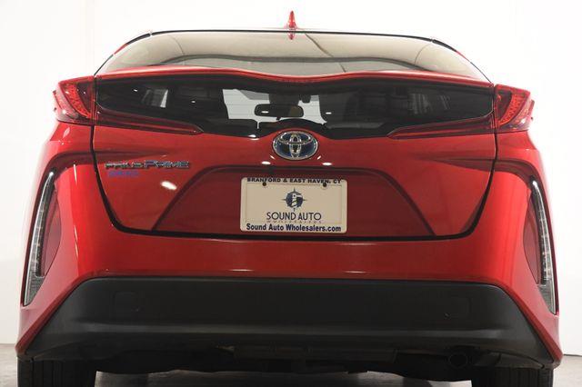 2017 Toyota Prius Prime Premium w/ Nav/ Safety Tech photo