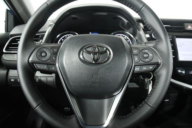 2020 Toyota Camry SE photo