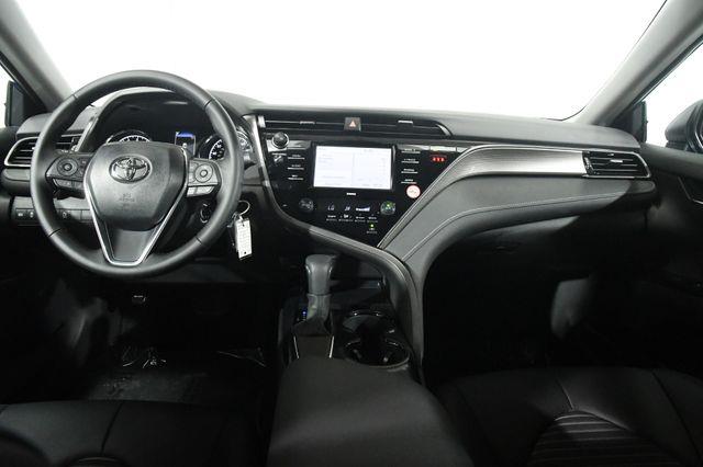 2020 Toyota Camry SE photo