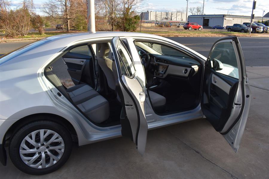 2017 Toyota Corolla LE 4dr Sedan photo