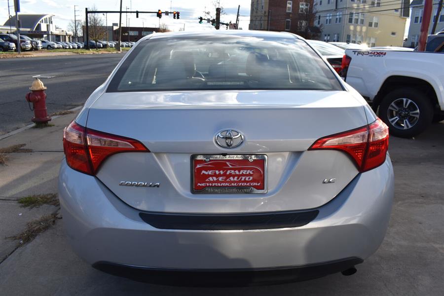 2017 Toyota Corolla LE 4dr Sedan photo