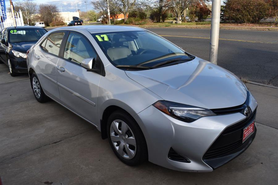 2017 Toyota Corolla LE 4dr Sedan photo