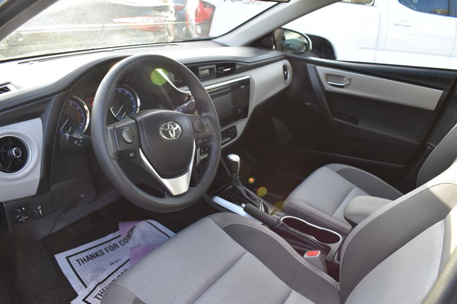 2017 Toyota Corolla LE 4dr Sedan photo