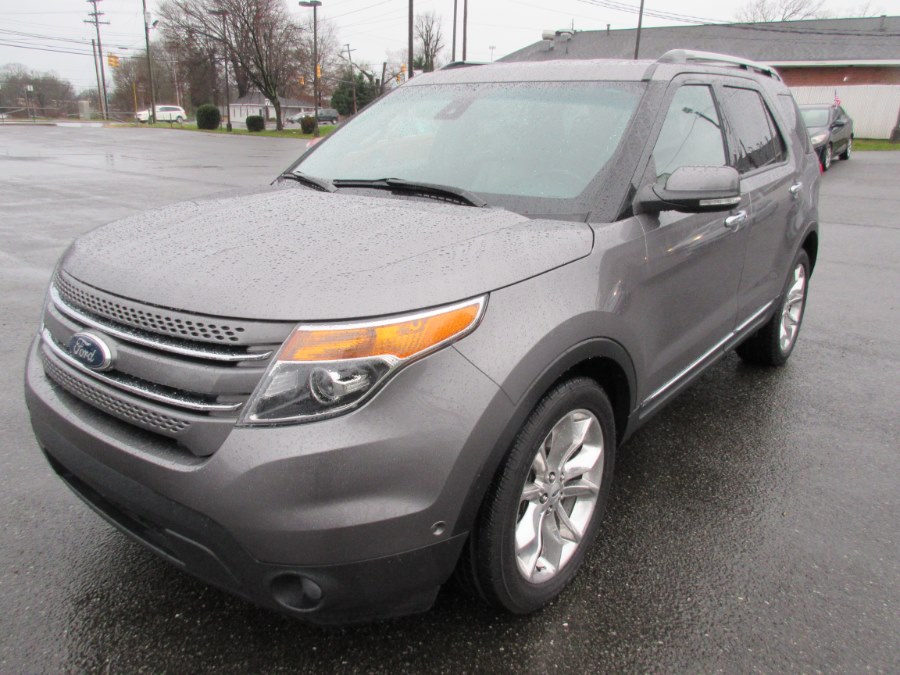 The 2013 Ford Explorer Limited photos