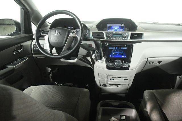 2016 Honda Odyssey SE W/ DvD photo