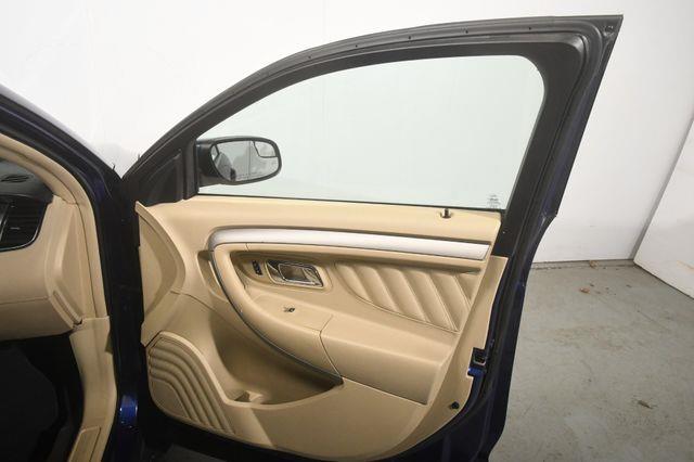 2015 Ford Taurus SEL photo