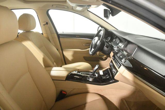 2015 BMW 5-Series 528i Xdrive w/ Nav/ Safety / C photo