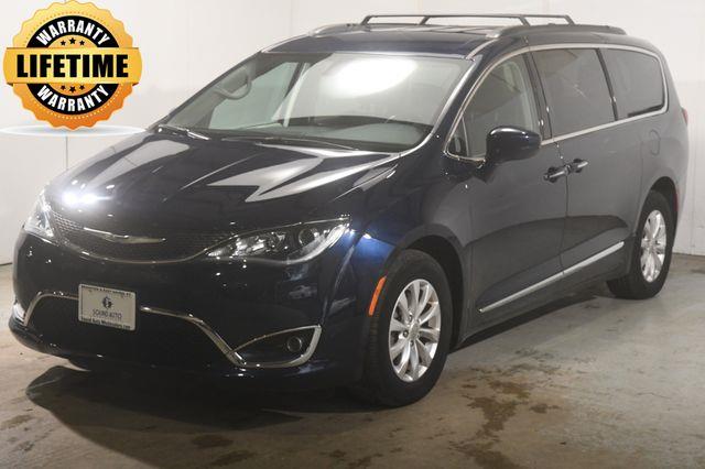 2017 Chrysler Pacifica Touring-L w/ Blind Spot/ Safet