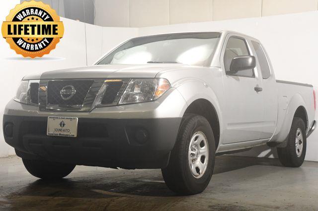 The 2015 Nissan Frontier SV photos