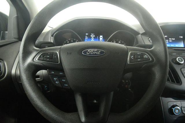 2017 Ford Focus SE photo