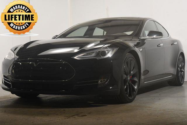 The 2015 Tesla Model S P90D w/ Autopilot photos