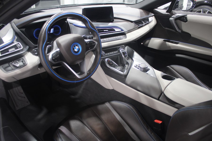 2016 BMW i8 2dr Cpe photo