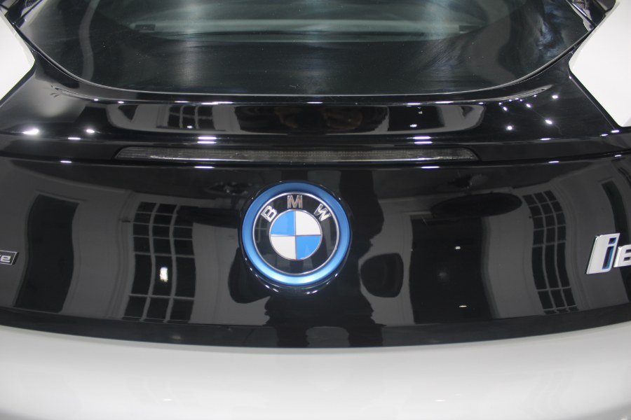 2016 BMW i8 2dr Cpe photo