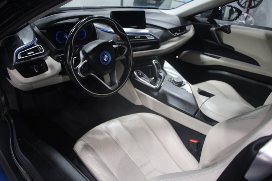 2015 BMW i8 2dr Cpe photo