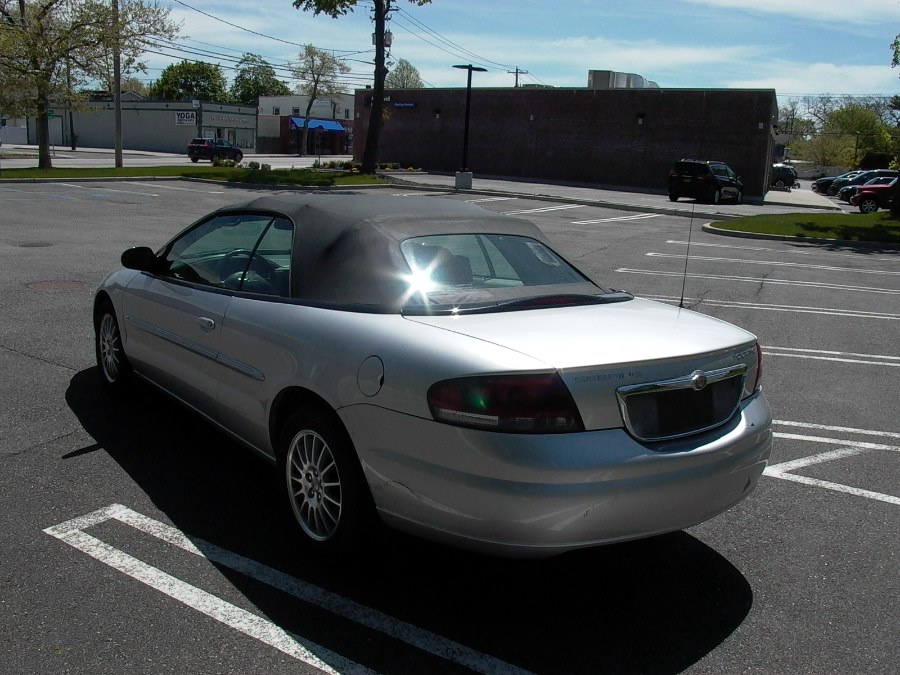 2005 Chrysler Sebring Touring photo