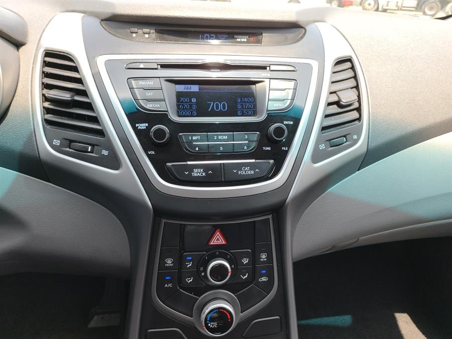 2014 Hyundai Elantra SE photo