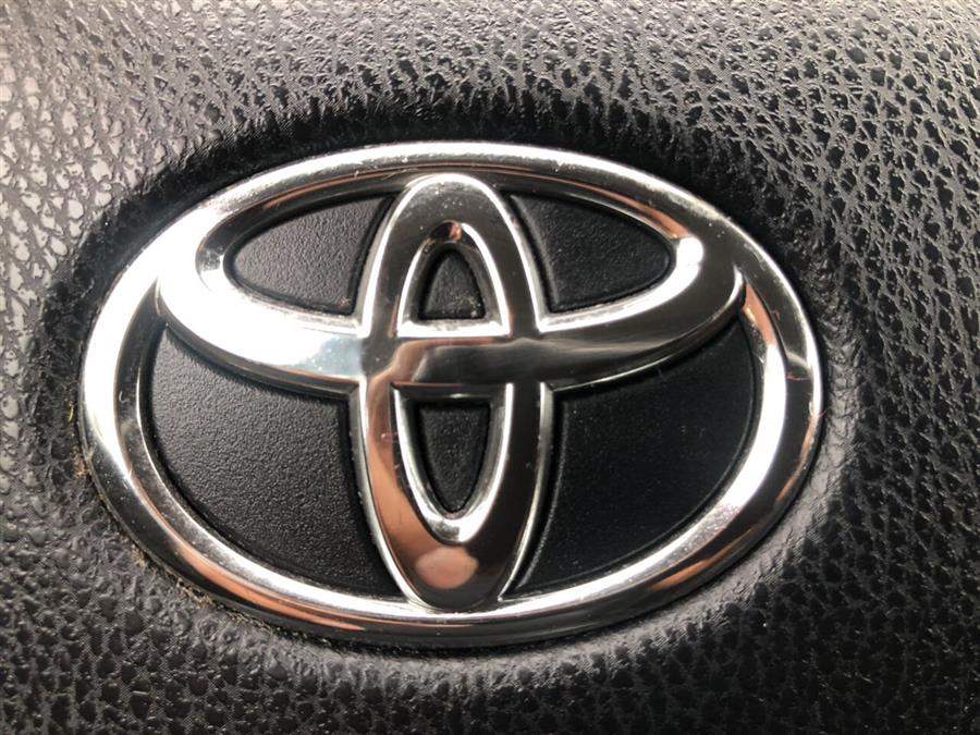 2014 Toyota RAV4 LE photo