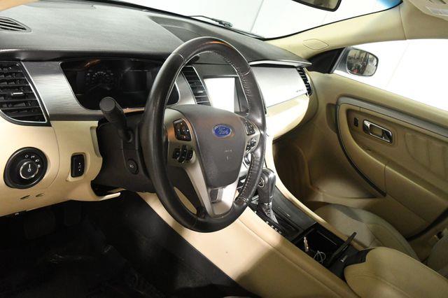 2014 Ford Taurus SEL photo
