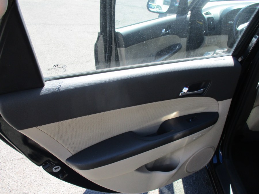 2011 Hyundai Elantra Touring GLS photo