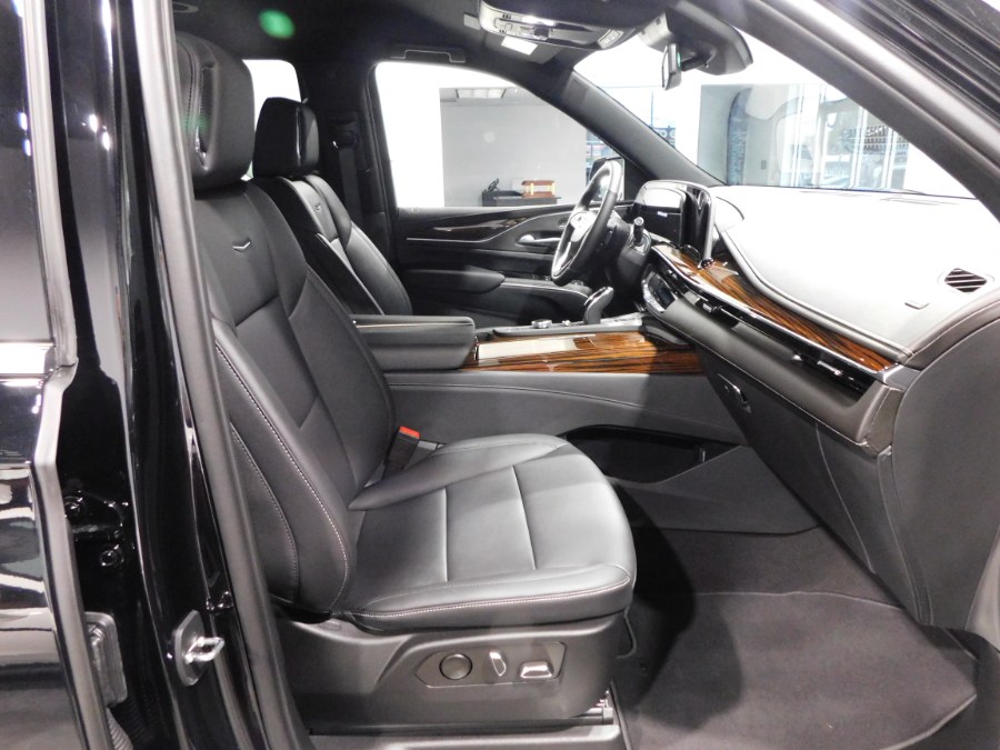 2023 Cadillac Escalade 4WD 4dr Luxury photo