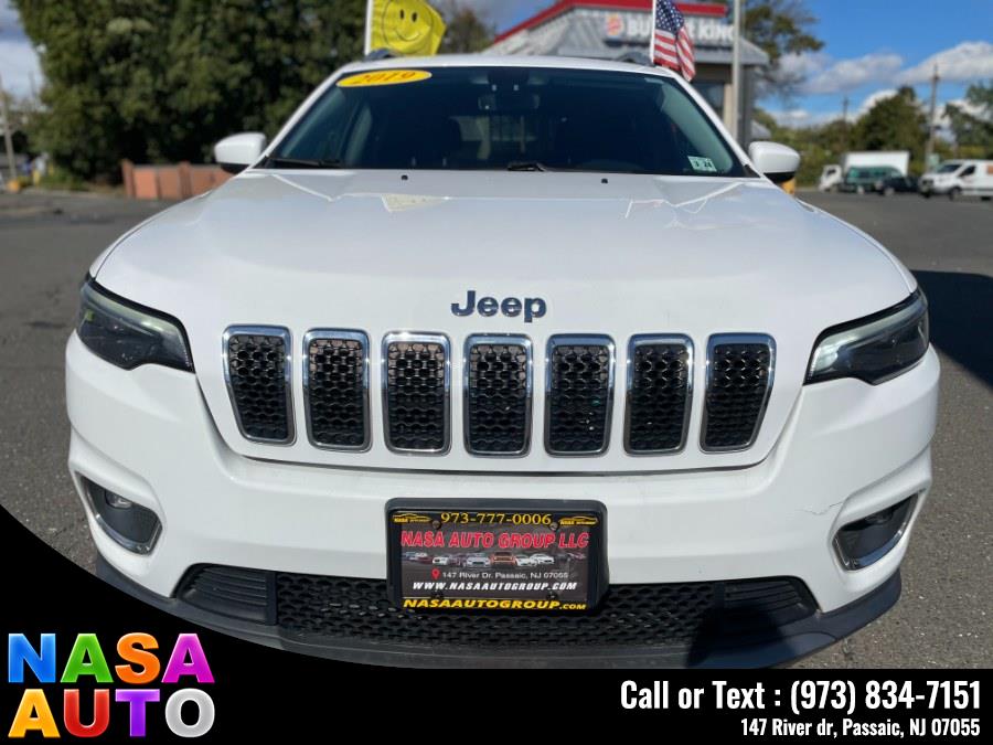 The 2019 Jeep Cherokee Limited 4x4 photos