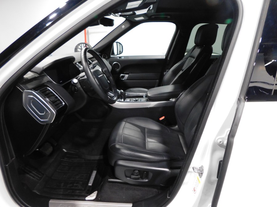 2020 Land Rover Range Rover Sport Turbo i6 MHEV HSE photo