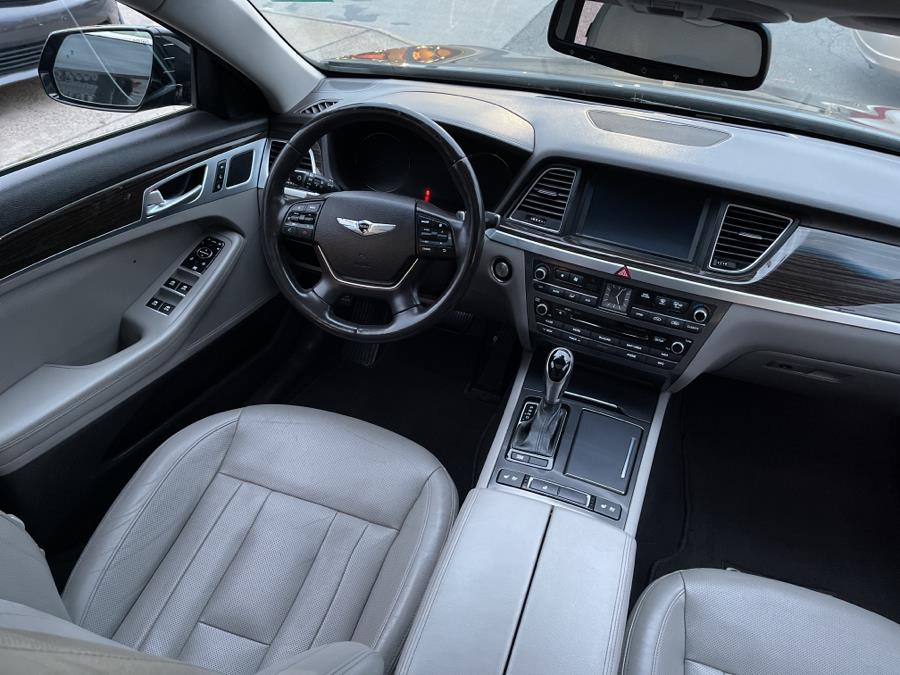 2016 Hyundai Genesis 4dr Sdn V6 3.8L AWD photo