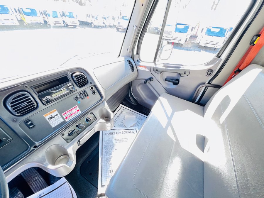 2015 Freightliner M2 106 26 FEET DRY BOX + LIFT GATE +  photo