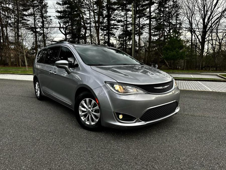 2018 Chrysler Pacifica Touring L FWD photo