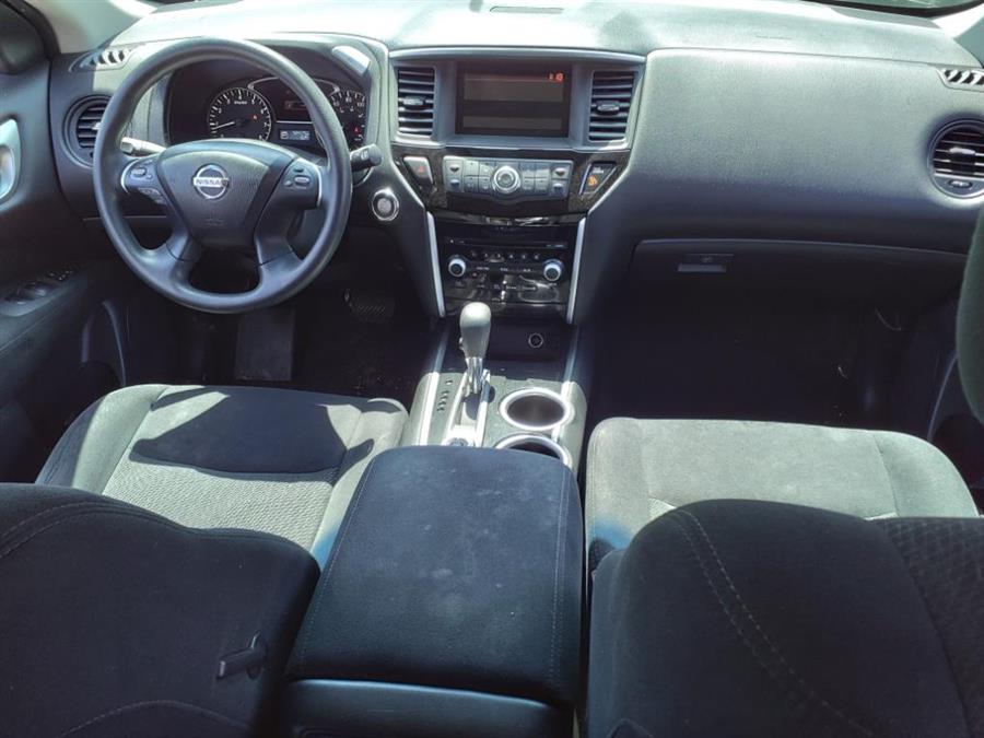 2015 Nissan Pathfinder S photo
