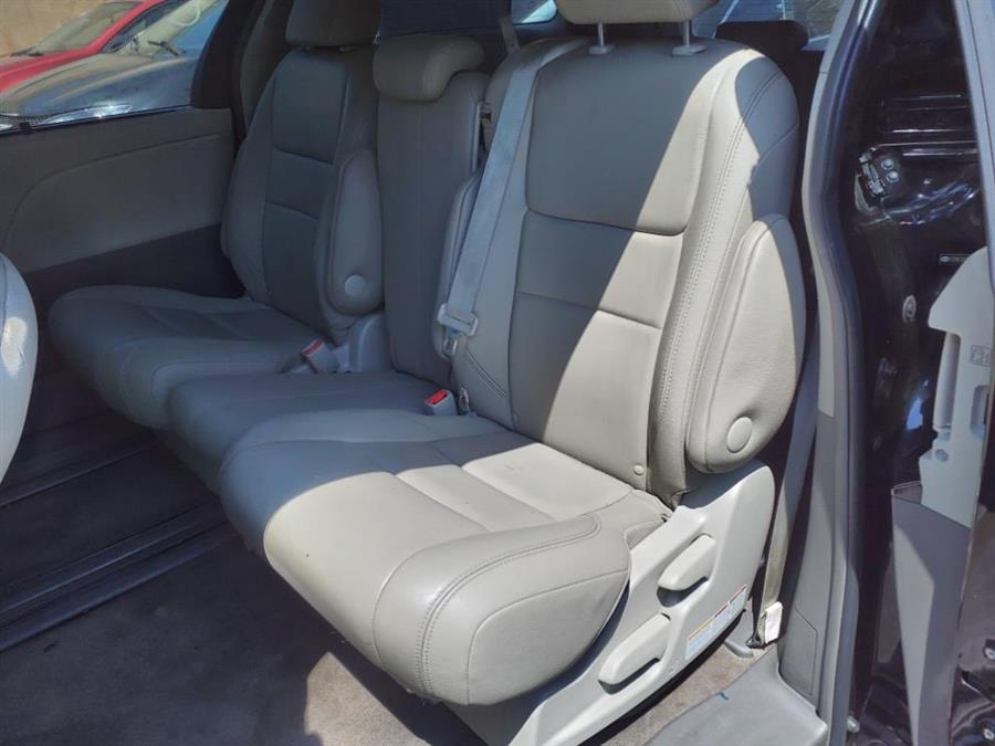 2015 Toyota Sienna XLE 8-Passenger photo
