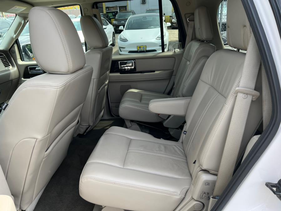 2017 Lincoln Navigator 4x4 Select photo