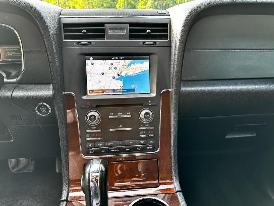 2017 Lincoln Navigator 4x4 Select photo